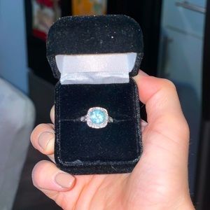 White gold aquamarine stone and diamond setting ring